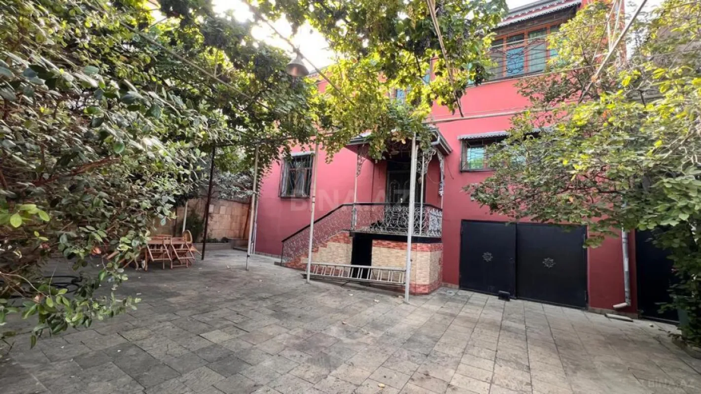 Satılır 6 otaqlı həyət evi 450 m²