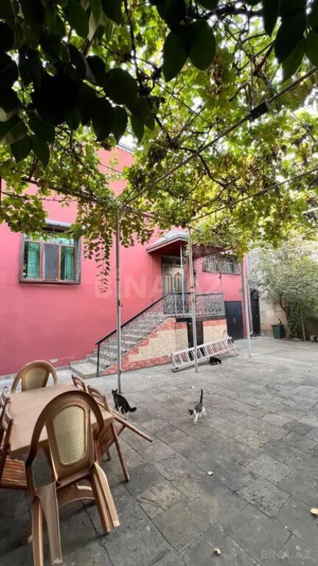 Satılır 6 otaqlı həyət evi 450 m²