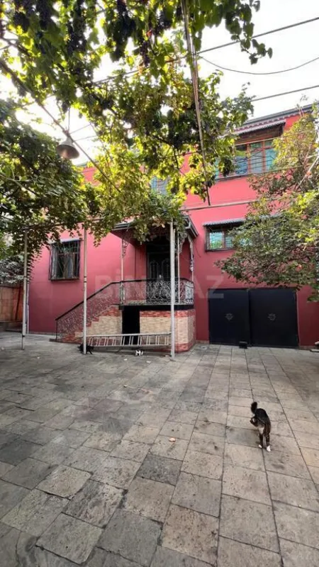 Satılır 6 otaqlı həyət evi 450 m²