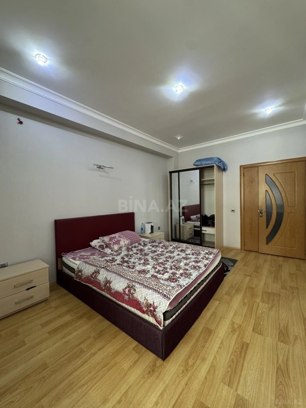 Kirayə verilir 3 otaqlı mənzil 170 m²