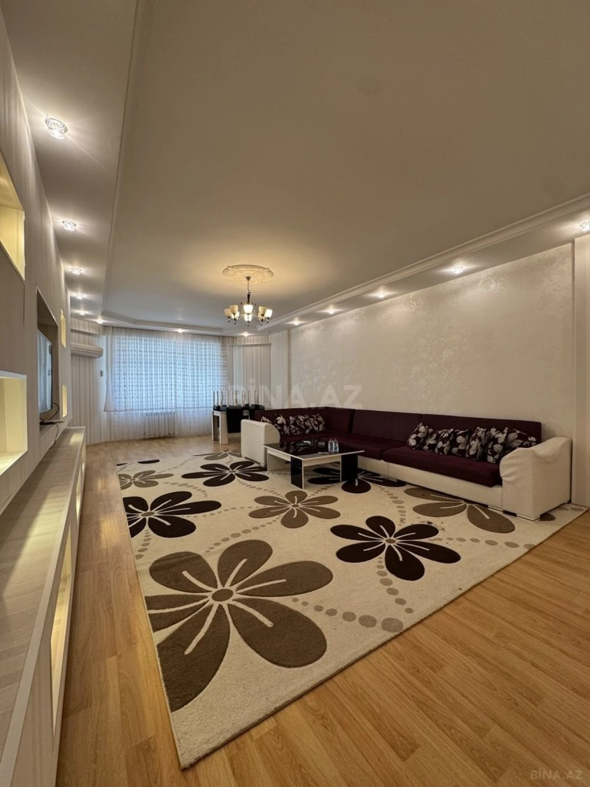 Kirayə verilir 3 otaqlı mənzil 170 m²