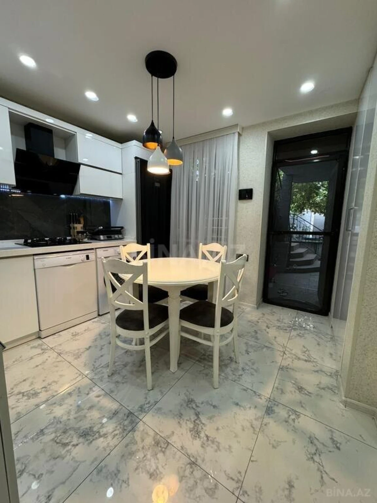Satılır 6 otaqlı həyət evi 165 m²