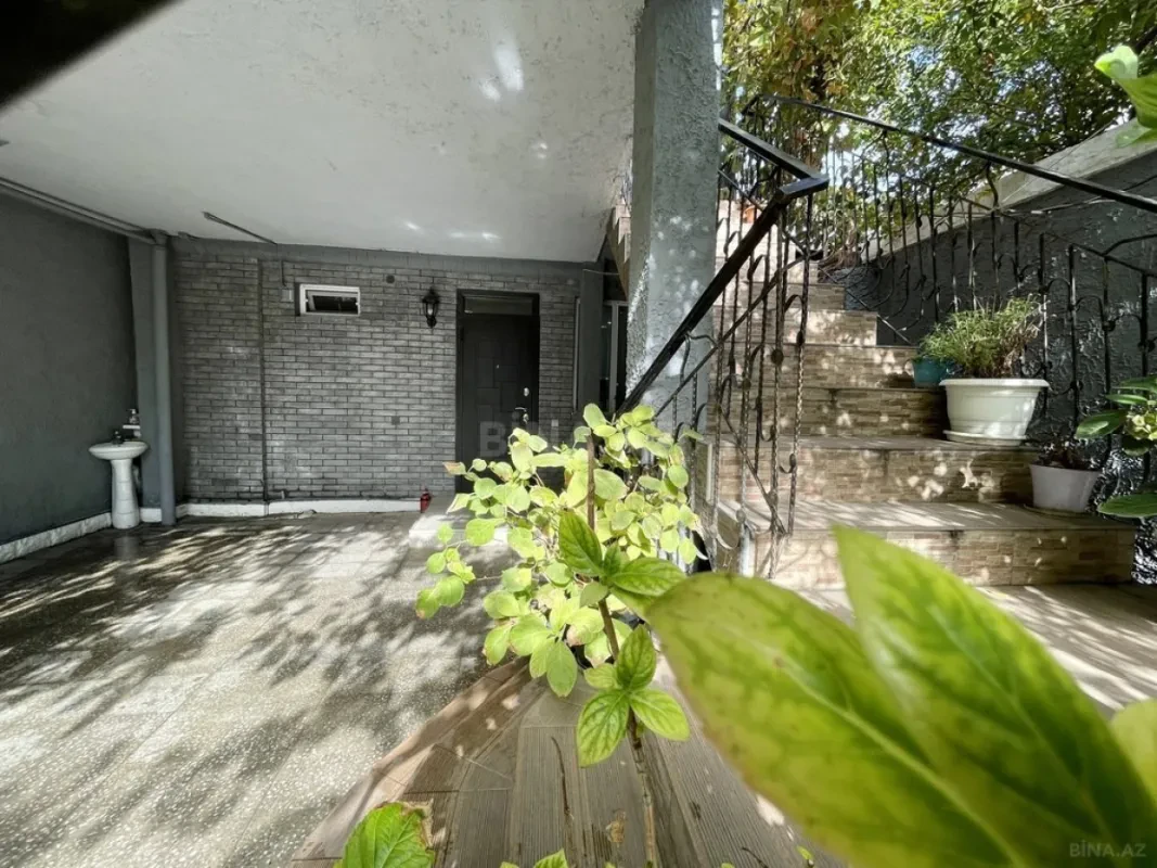 Satılır 6 otaqlı həyət evi 165 m²