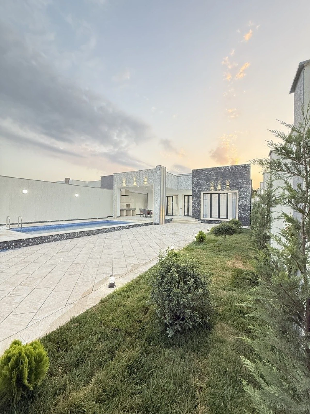 Satılır 4 otaqlı həyət evi 160 m²