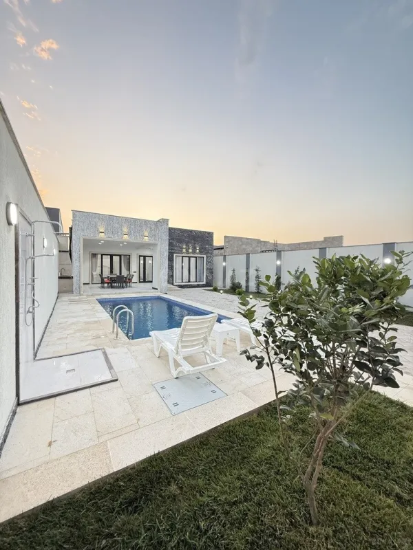 Satılır 4 otaqlı həyət evi 160 m²