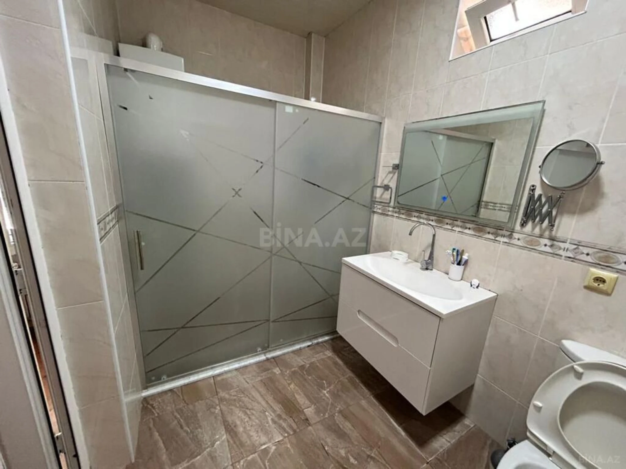 Kirayə verilir 6 otaqlı həyət evi 300 m²