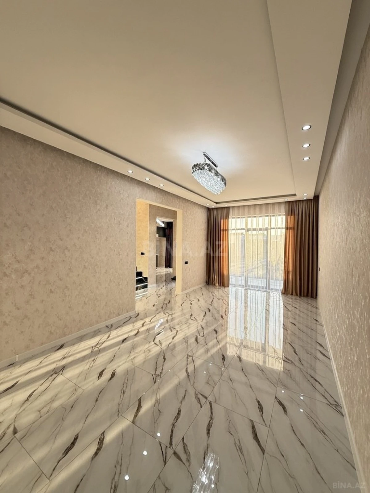 Satılır 5 otaqlı həyət evi 220 m²
