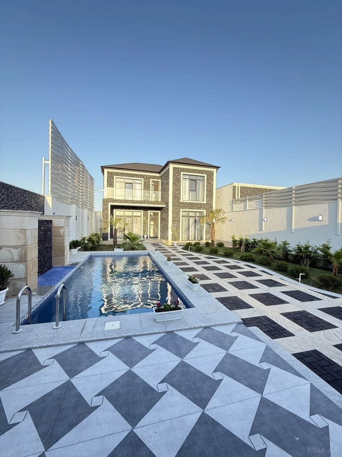 Satılır 5 otaqlı həyət evi 220 m²