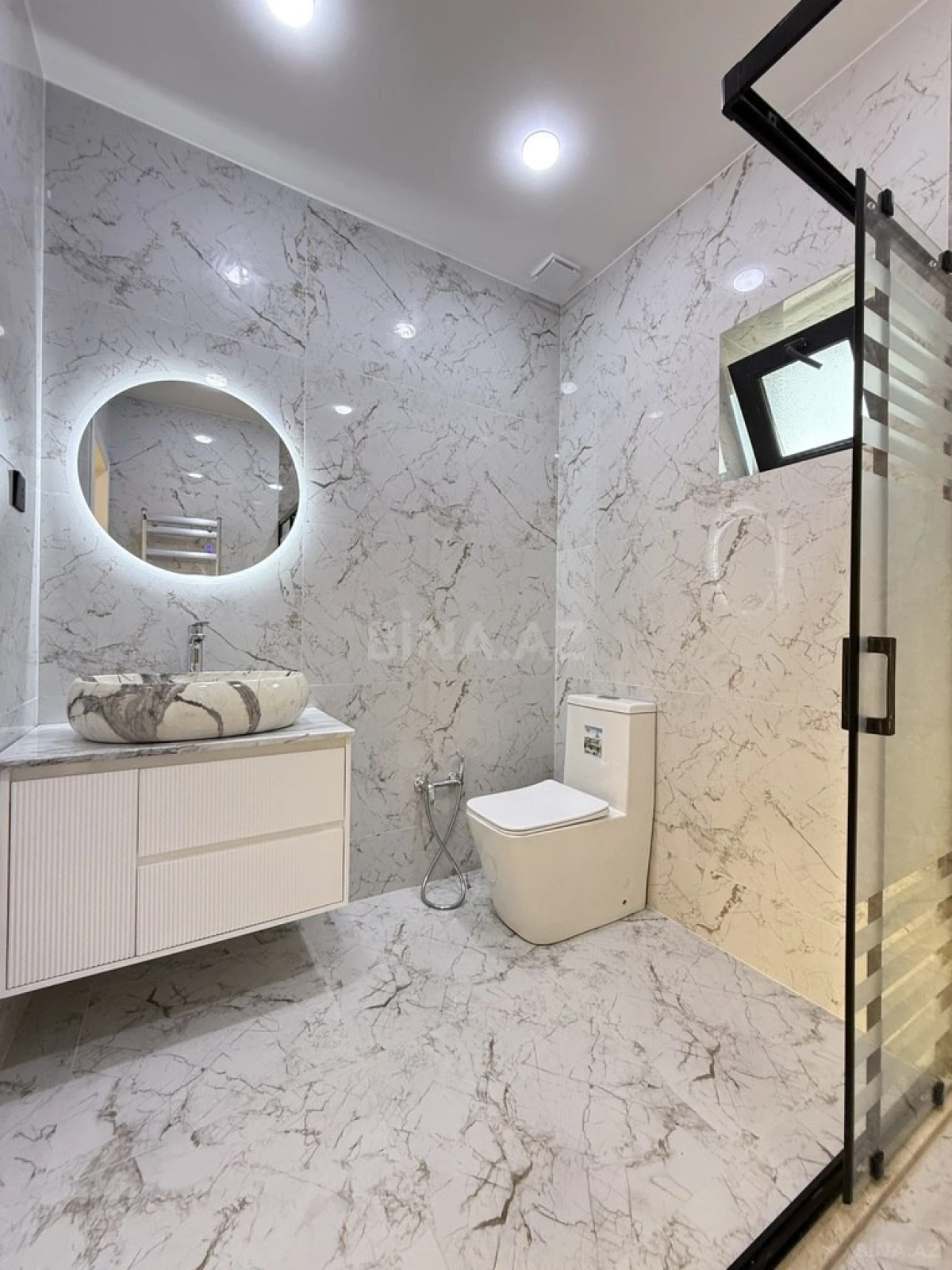 Satılır 5 otaqlı həyət evi 220 m²