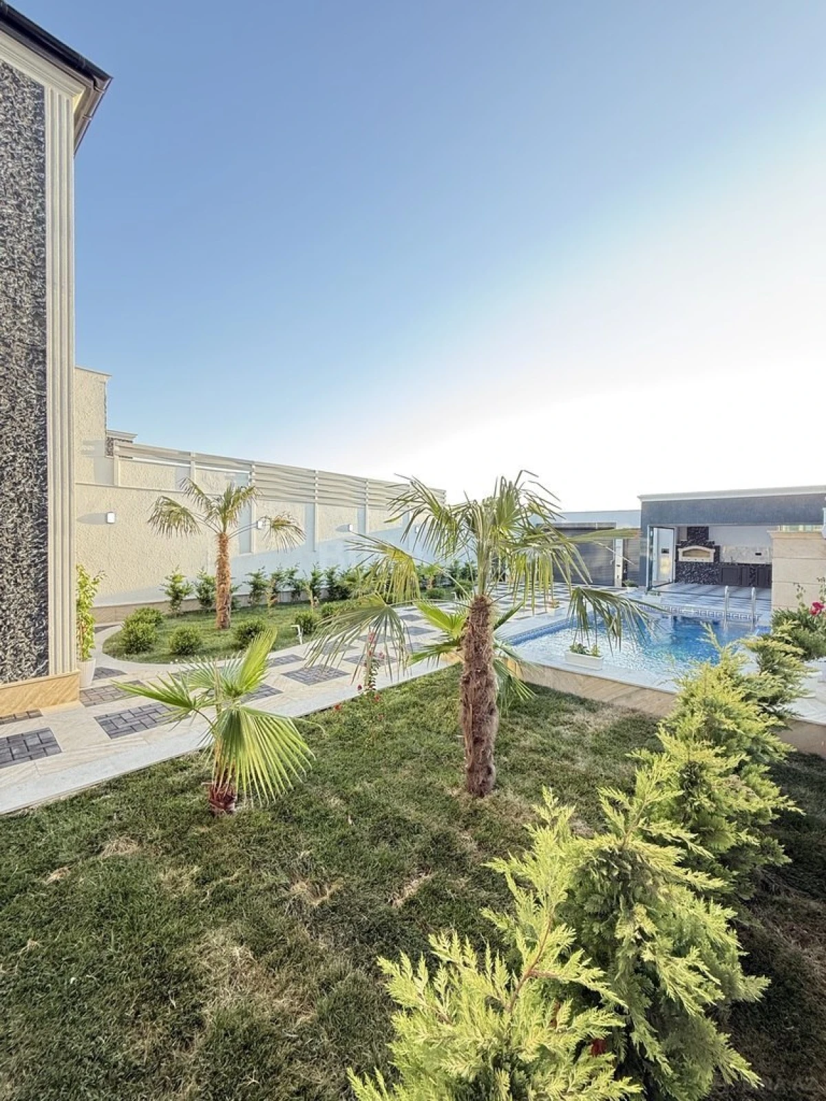 Satılır 5 otaqlı həyət evi 220 m²