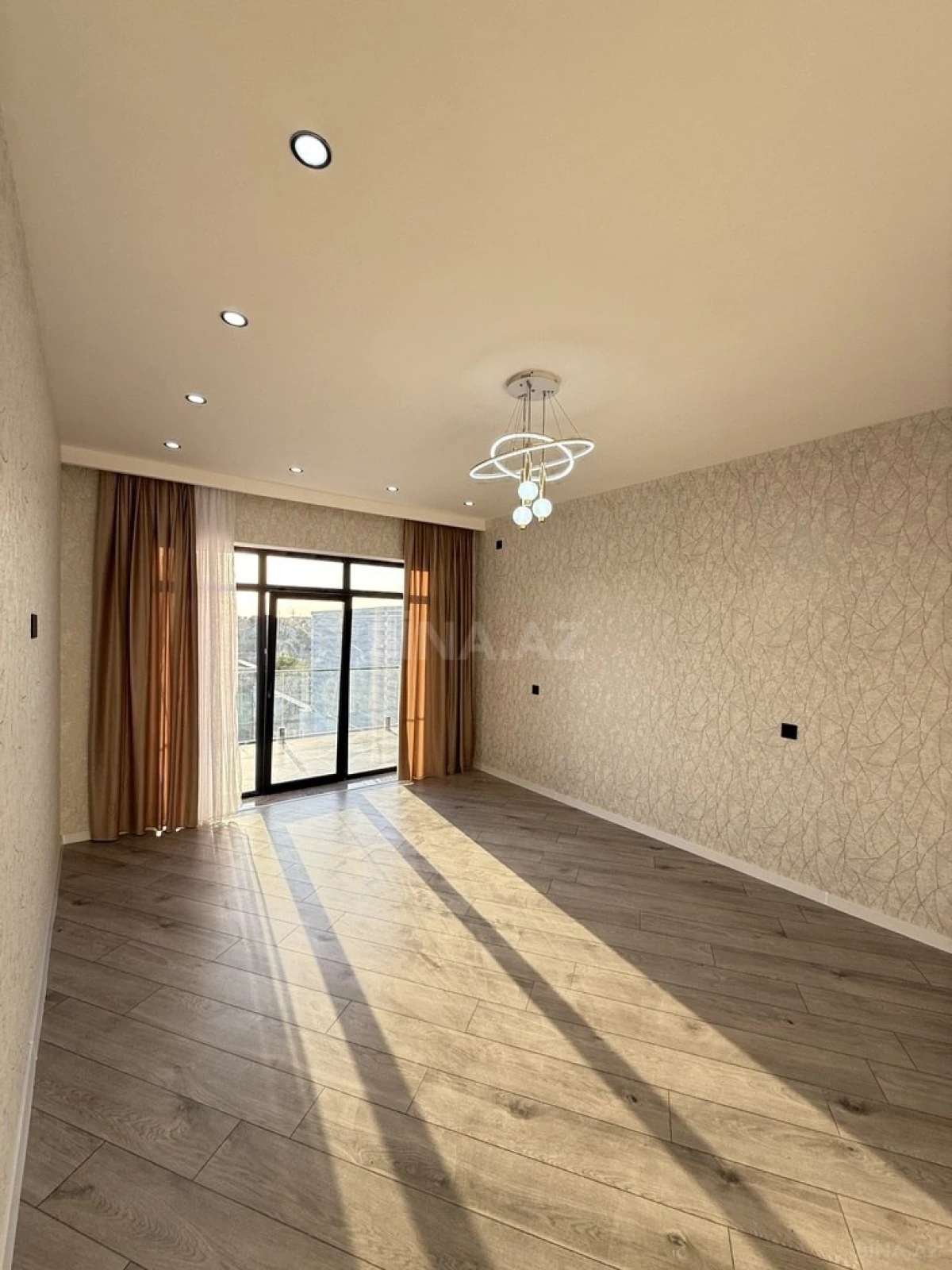 Satılır 5 otaqlı həyət evi 220 m²