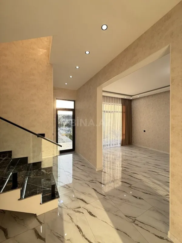 Satılır 5 otaqlı həyət evi 220 m²