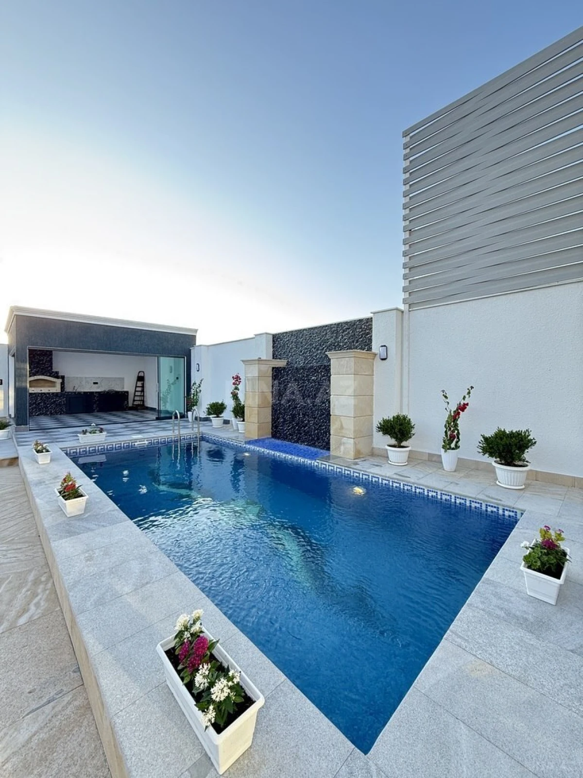 Satılır 5 otaqlı həyət evi 220 m²