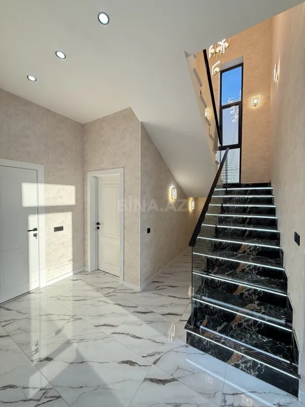 Satılır 5 otaqlı həyət evi 220 m²