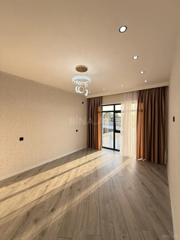 Satılır 5 otaqlı həyət evi 220 m²