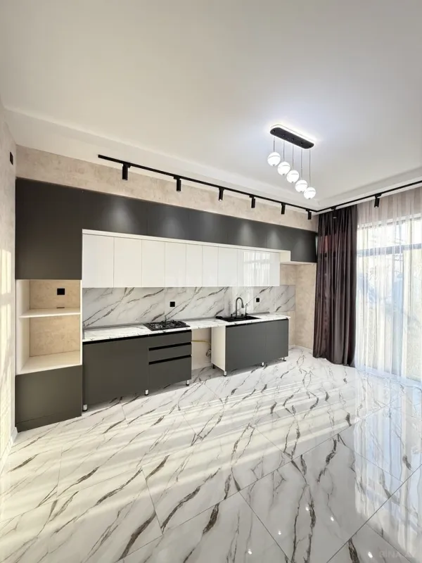 Satılır 5 otaqlı həyət evi 220 m²