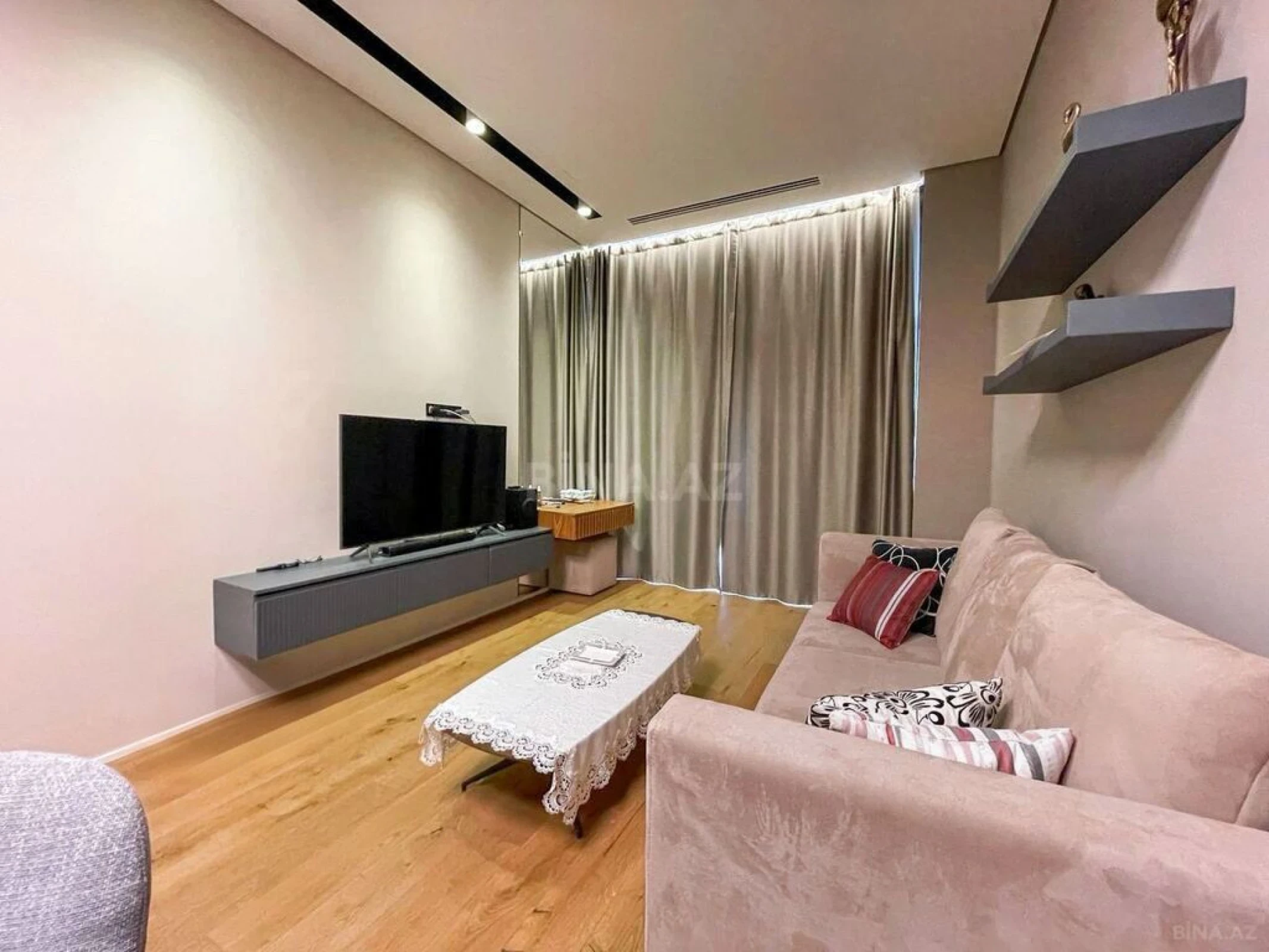 Kirayə verilir 2 otaqlı mənzil 55 m²