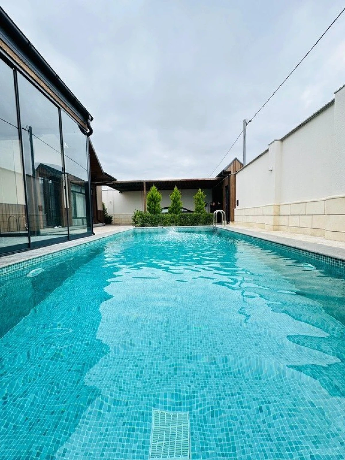 Kirayə verilir 4 otaqlı həyət evi 250 m²