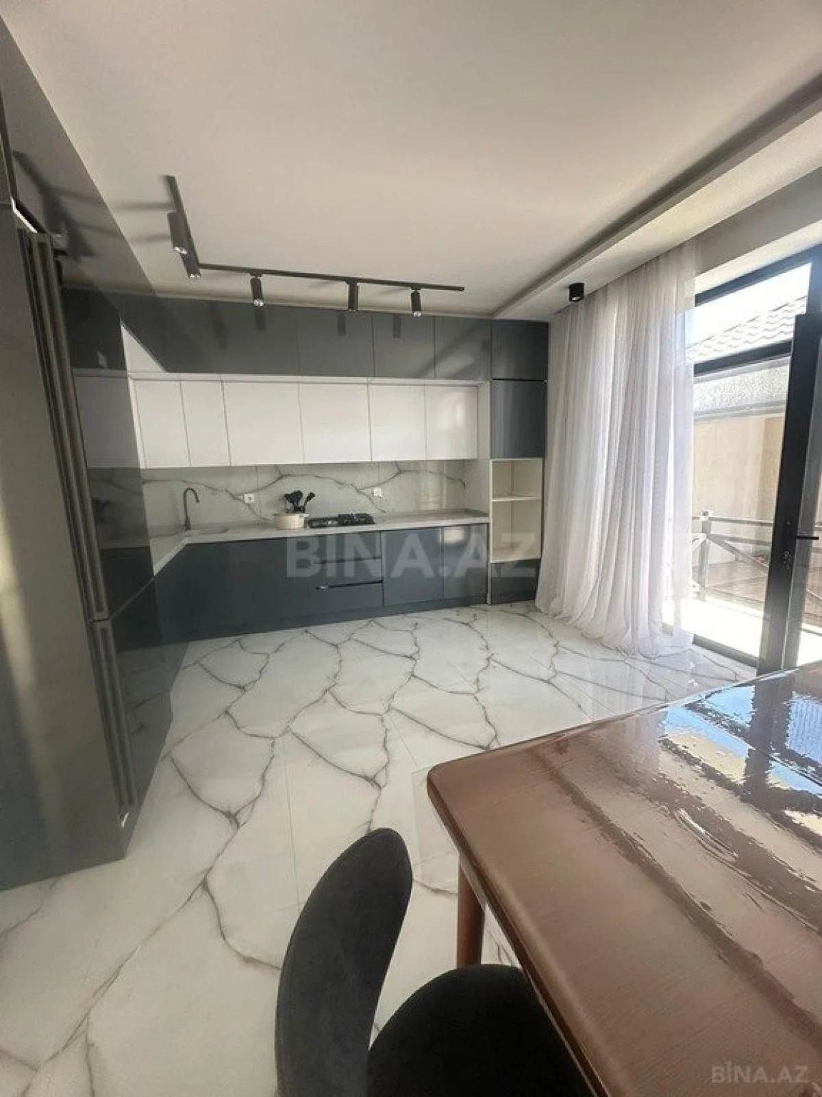 Kirayə verilir 4 otaqlı həyət evi 250 m²