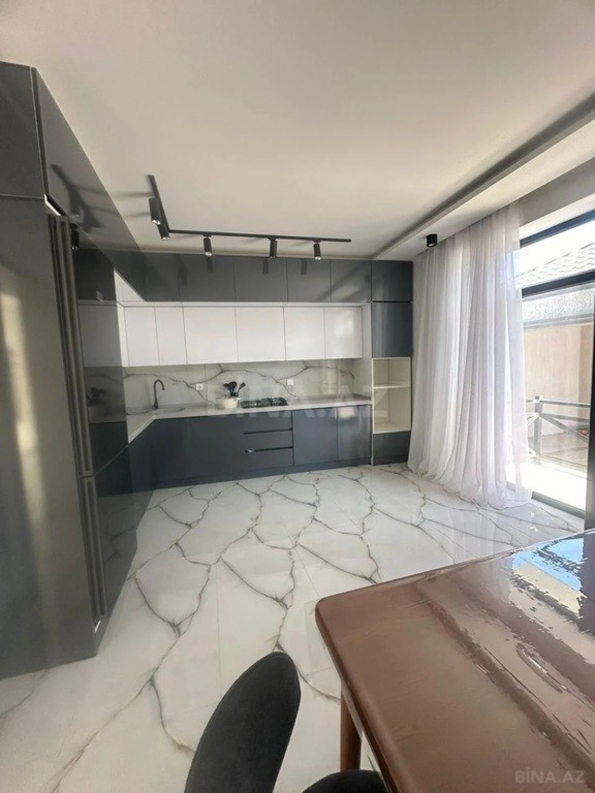 Kirayə verilir 4 otaqlı həyət evi 250 m²