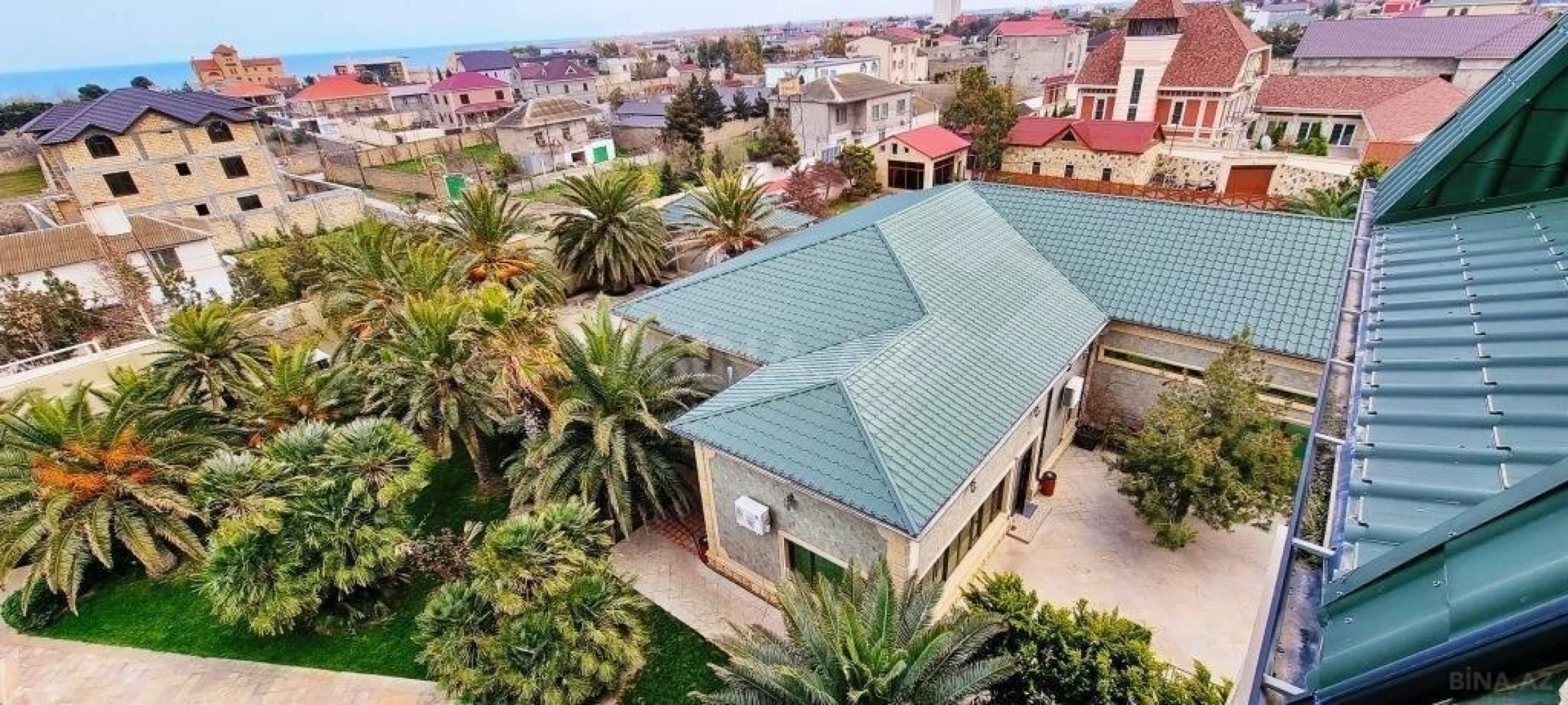 Kirayə verilir 8 otaqlı həyət evi 700 m²