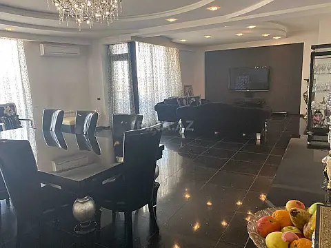 Satılır 5 otaqlı mənzil 440 m²