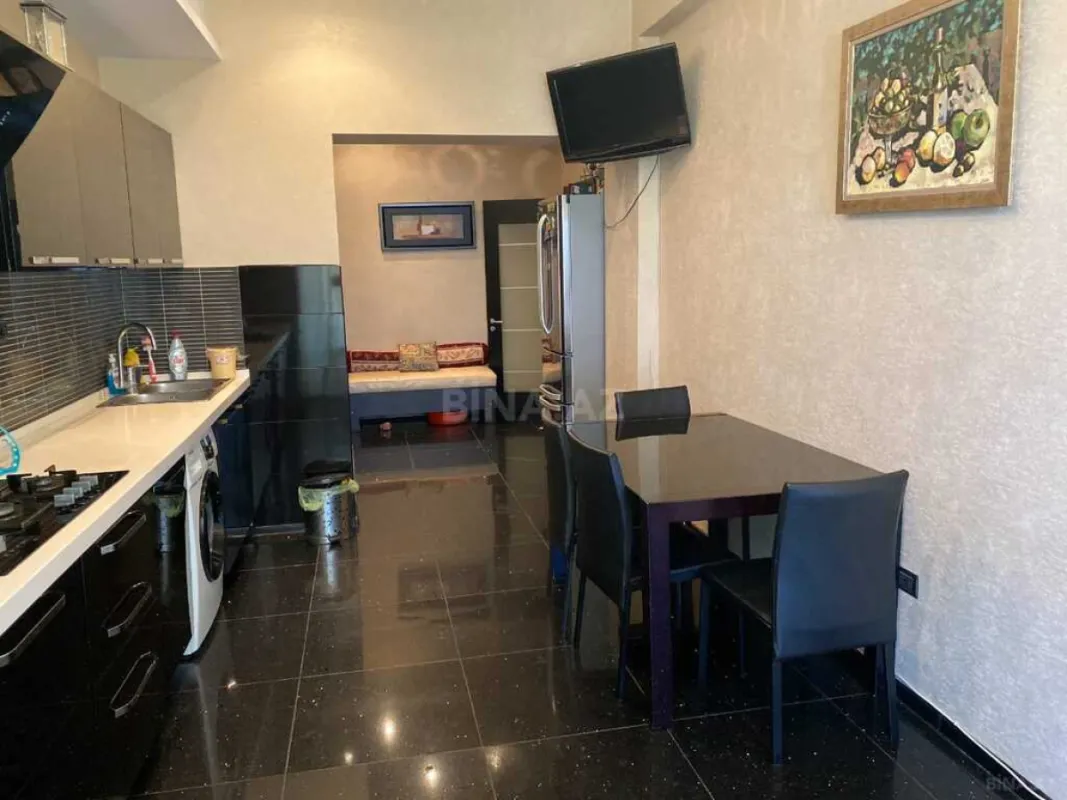 Satılır 5 otaqlı mənzil 440 m²