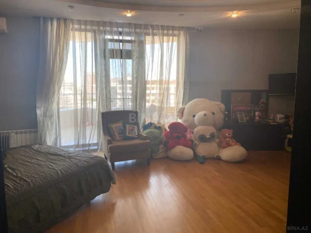 Satılır 5 otaqlı mənzil 440 m²