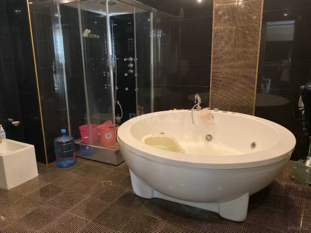 Satılır 5 otaqlı mənzil 440 m²