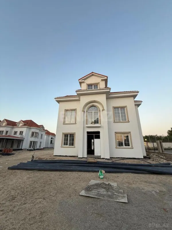Satılır 8 otaqlı həyət evi 420 m²