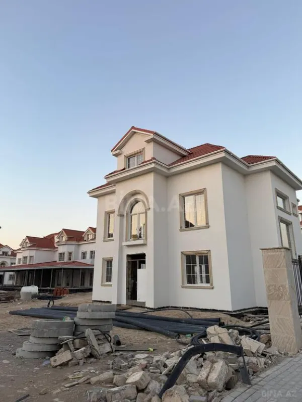 Satılır 8 otaqlı həyət evi 420 m²