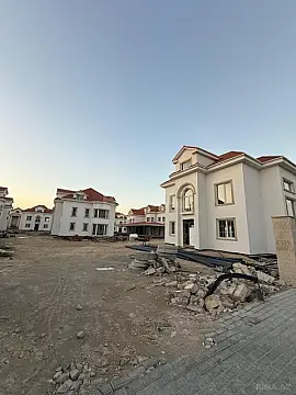 Satılır 8 otaqlı həyət evi 420 m²