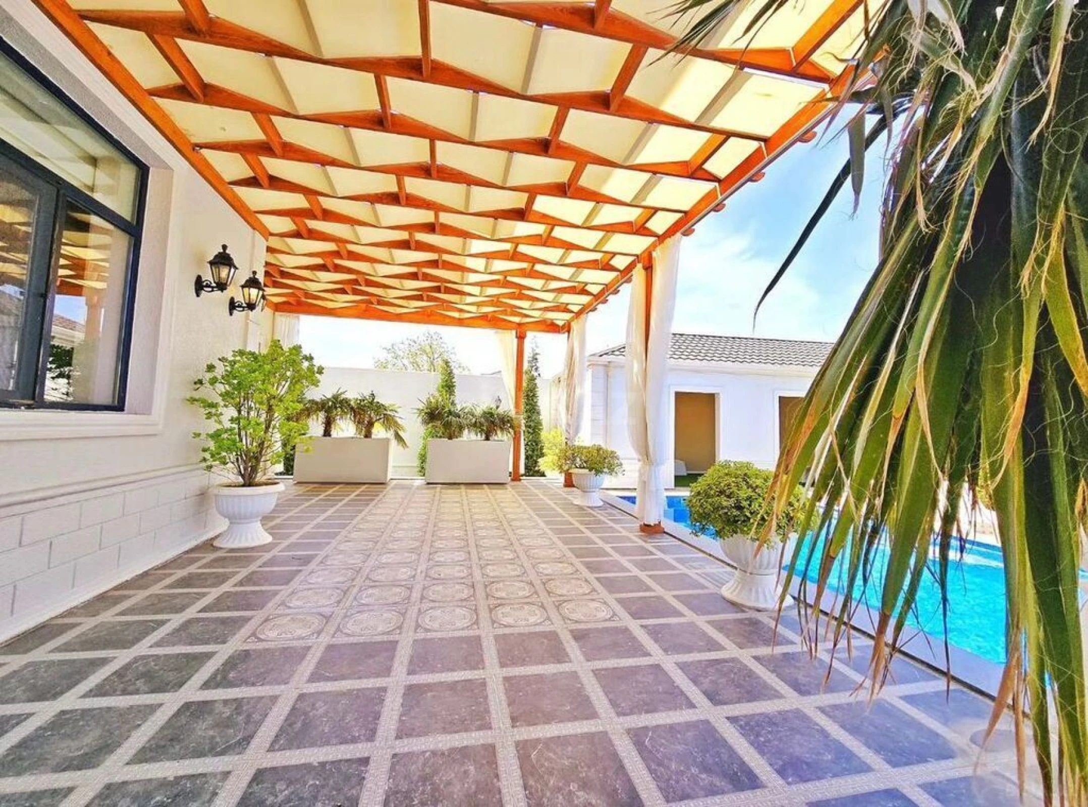 Satılır 7 otaqlı həyət evi 400 m²