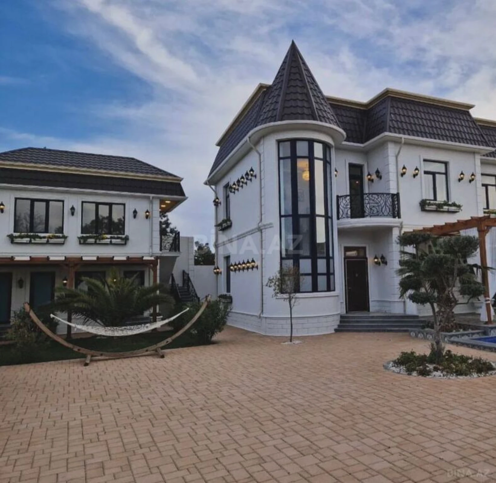 Satılır 7 otaqlı həyət evi 400 m²