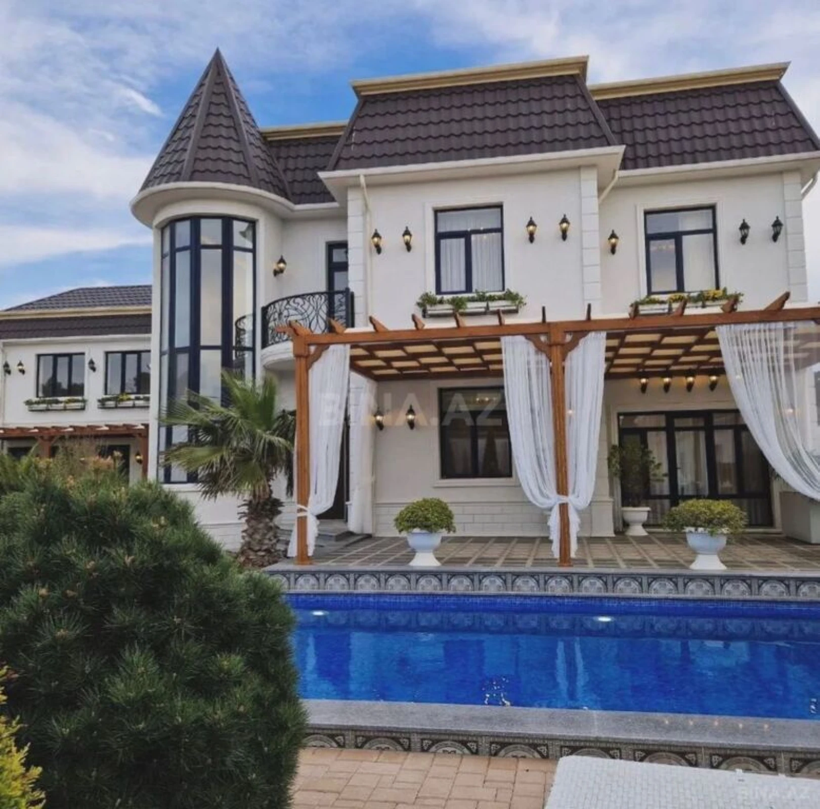 Satılır 7 otaqlı həyət evi 400 m²