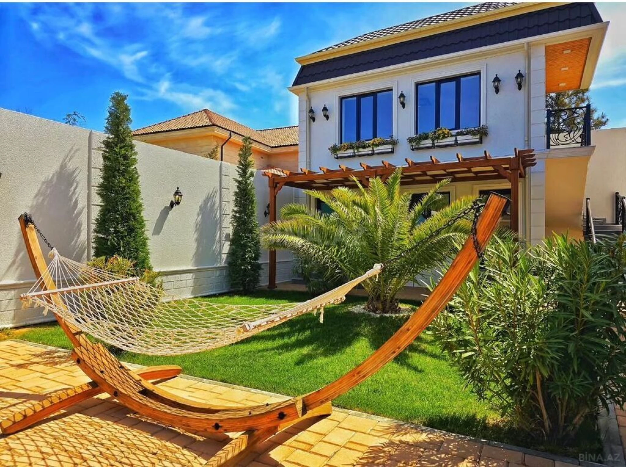 Satılır 7 otaqlı həyət evi 400 m²