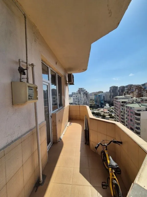 Satılır 3 otaqlı mənzil 110 m²