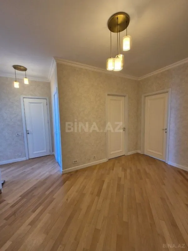 Satılır 3 otaqlı mənzil 110 m²