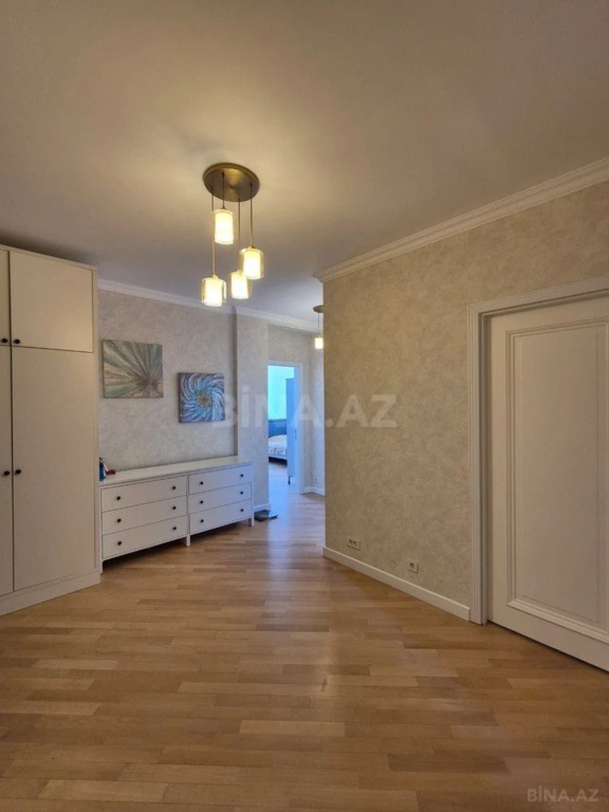 Satılır 3 otaqlı mənzil 110 m²