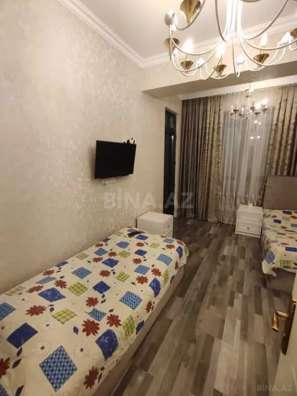 Satılır 3 otaqlı mənzil 125 m²