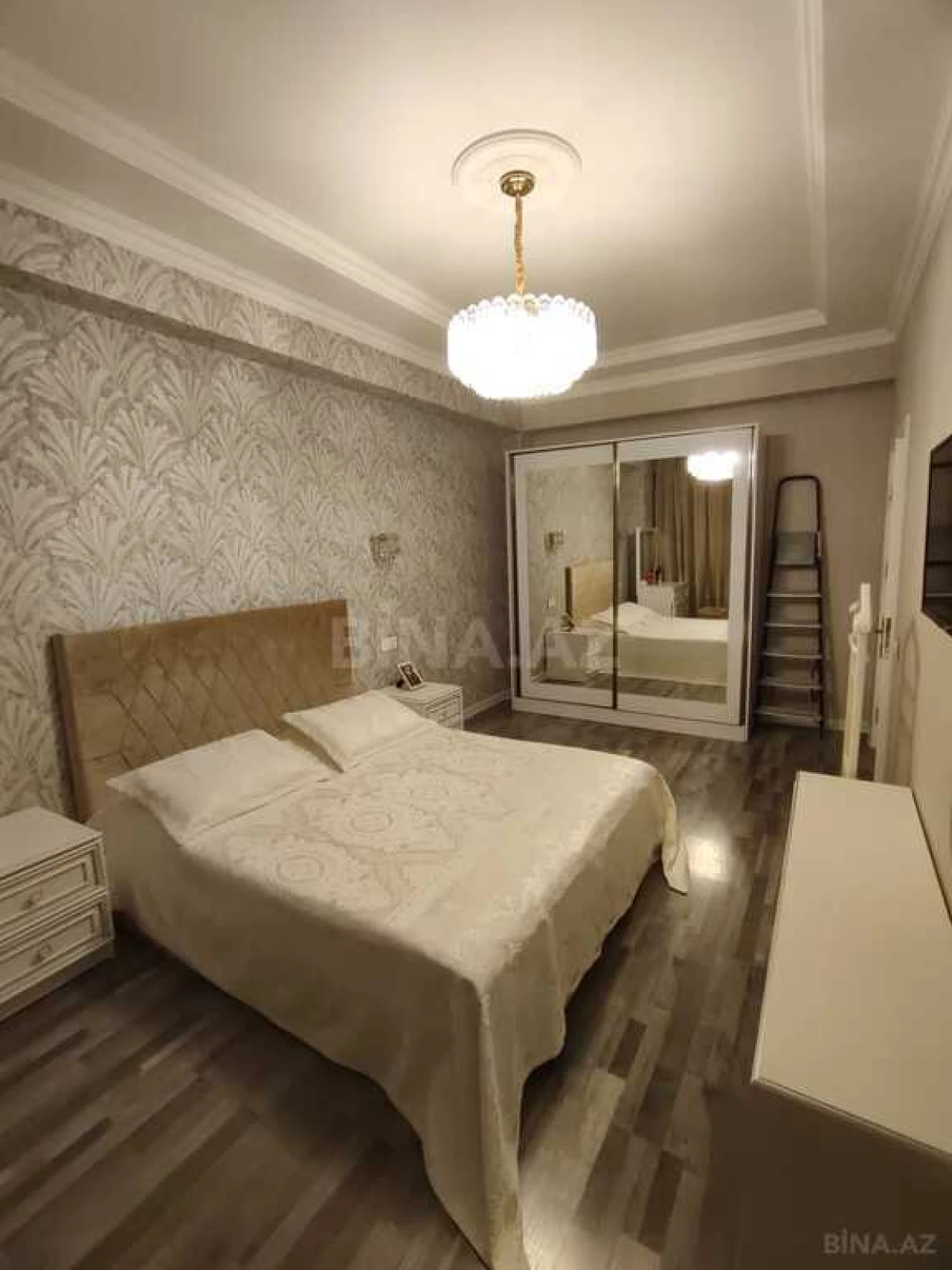 Satılır 3 otaqlı mənzil 125 m²