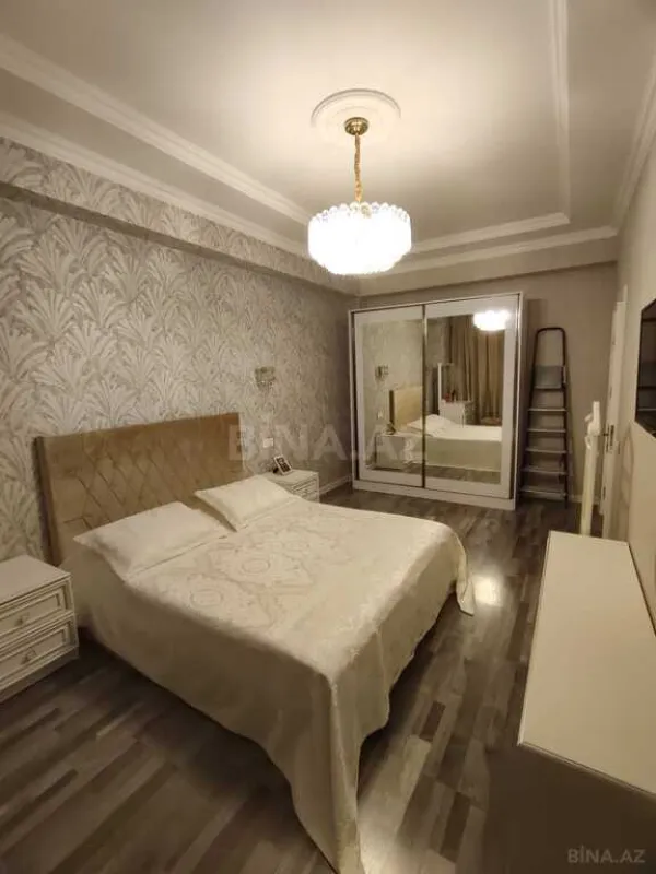 Satılır 3 otaqlı mənzil 125 m²