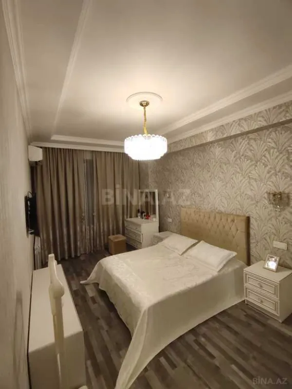 Satılır 3 otaqlı mənzil 125 m²
