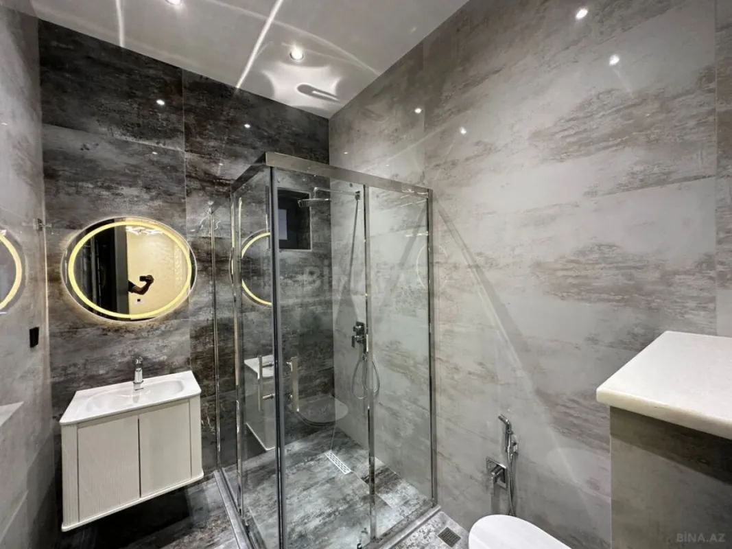 Satılır 5 otaqlı həyət evi 240 m²