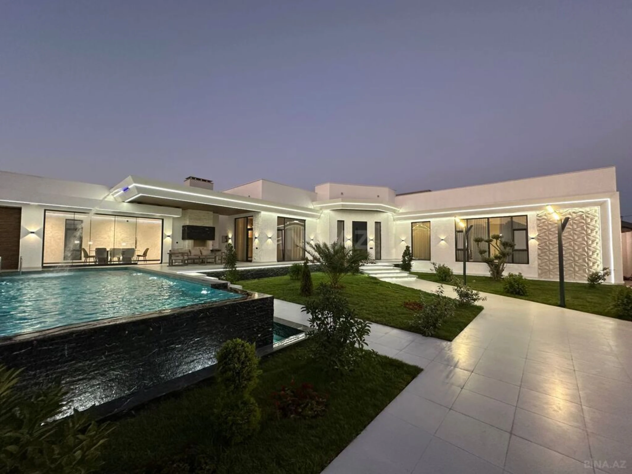 Satılır 5 otaqlı həyət evi 240 m²