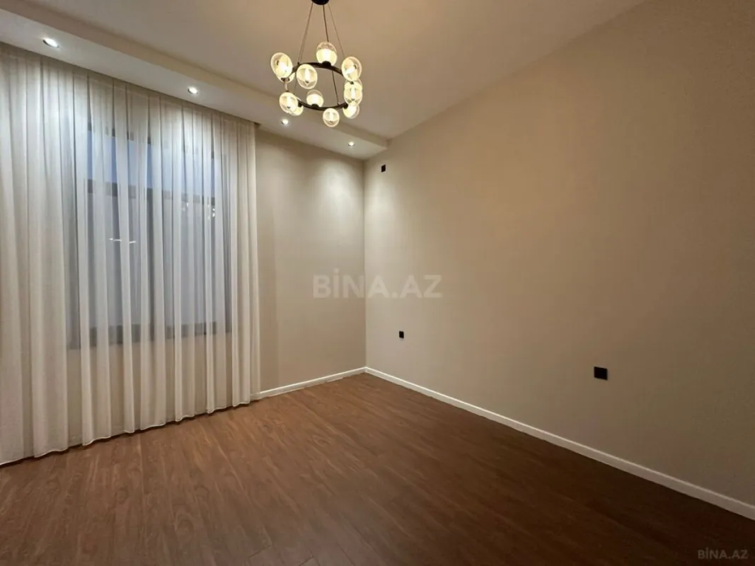 Satılır 5 otaqlı həyət evi 240 m²