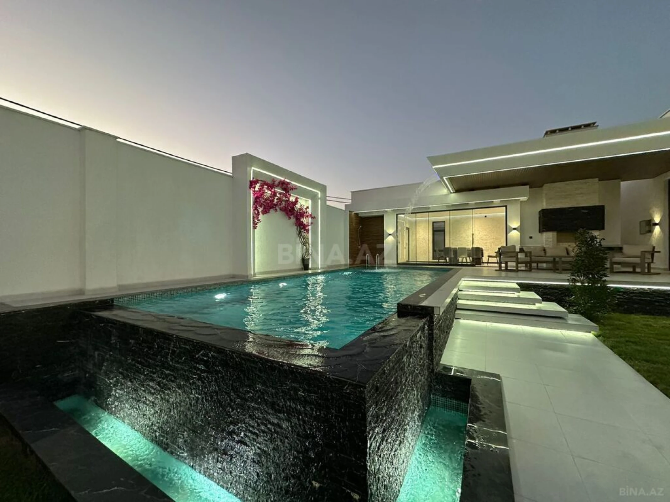 Satılır 5 otaqlı həyət evi 240 m²