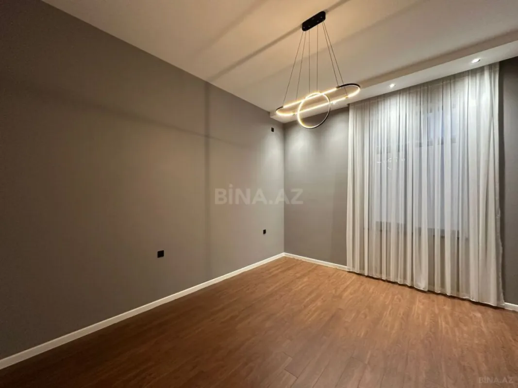 Satılır 5 otaqlı həyət evi 240 m²
