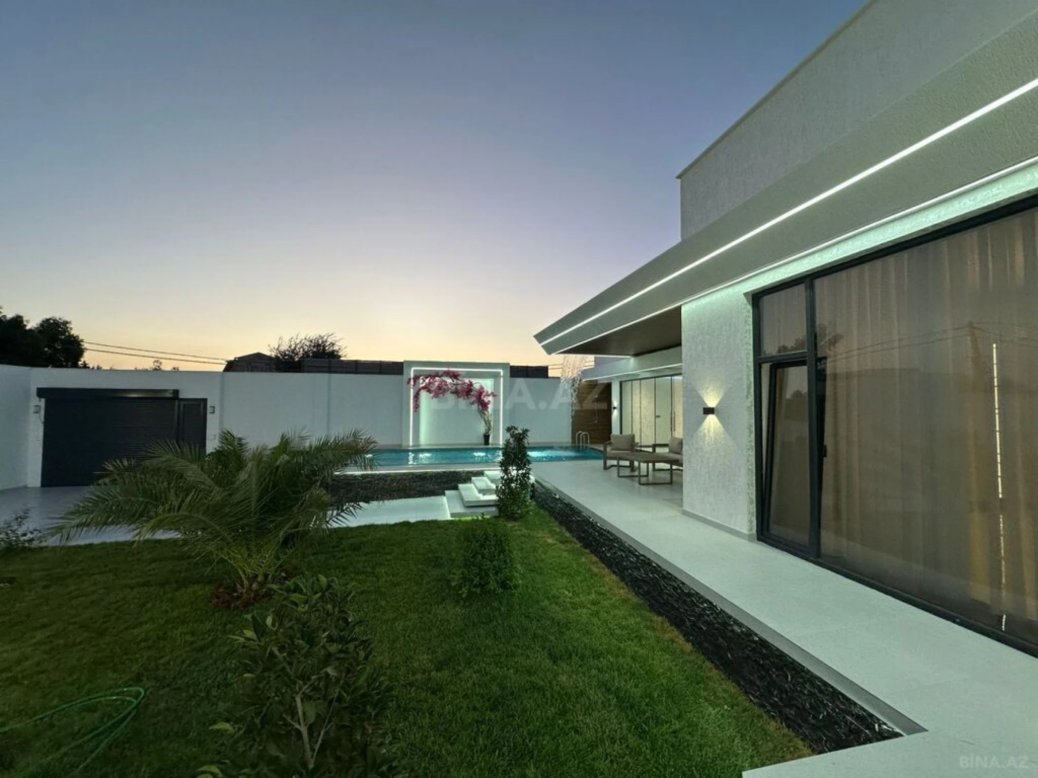 Satılır 5 otaqlı həyət evi 240 m²