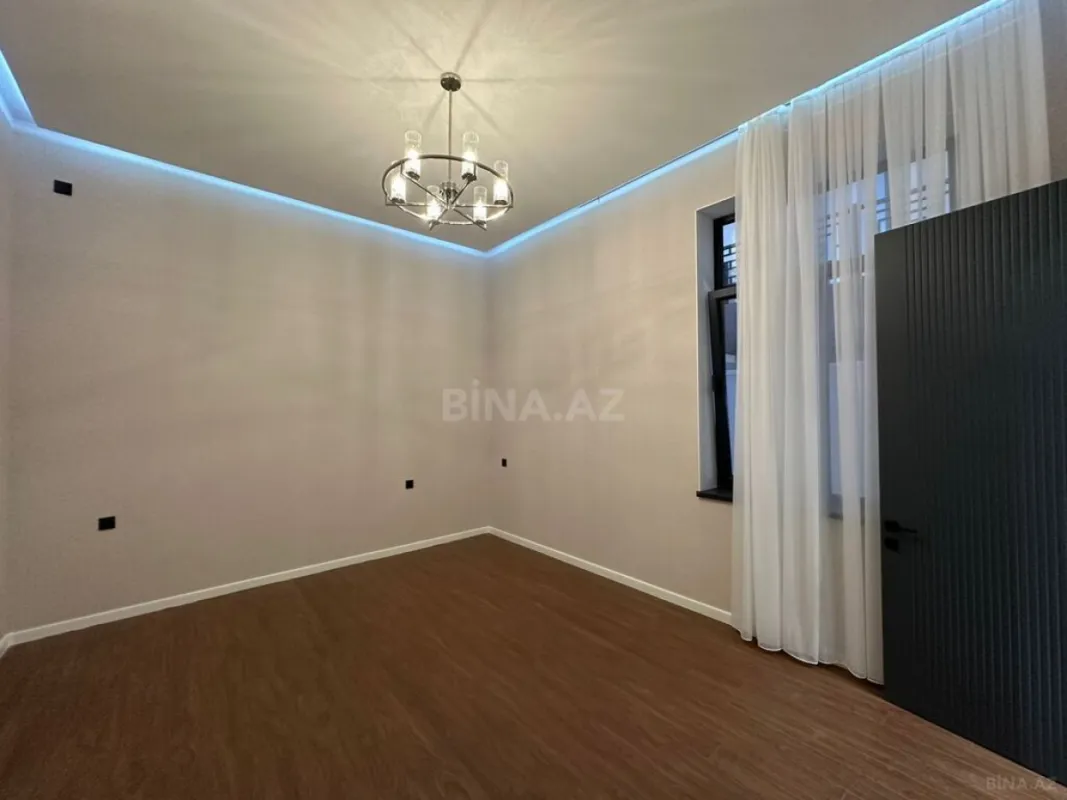 Satılır 5 otaqlı həyət evi 240 m²